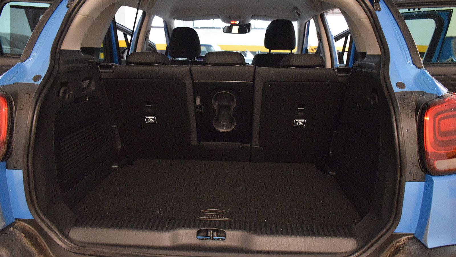 To C3 Aircross διαθέτει σχετικά χαμηλό κατώφλι φόρτωσης και χώρος αποσκευών με διπλό πάτο και πλήρως εκμεταλλεύσιμο σχήμα. 