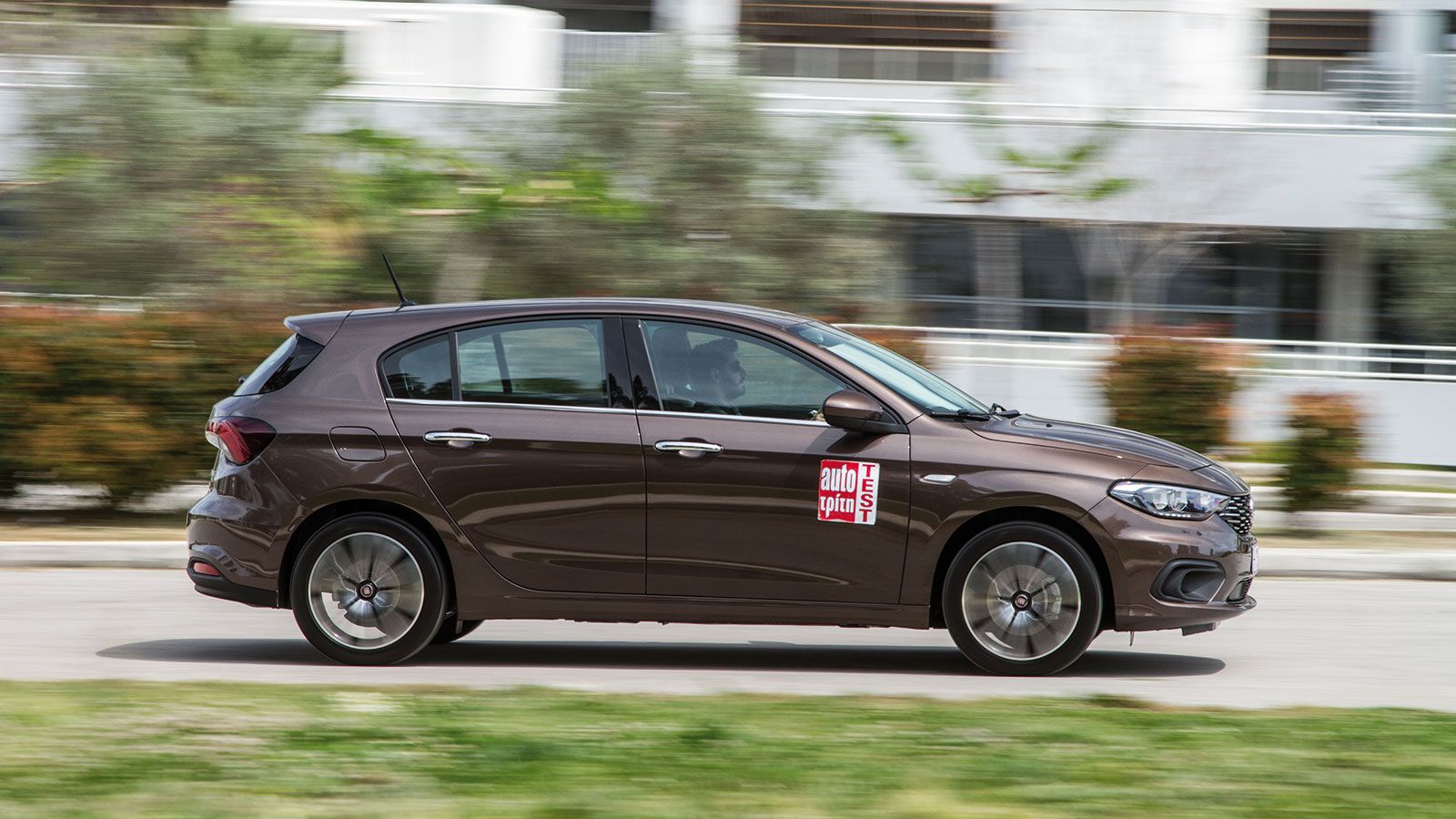 To Fiat Tipo με τον 1,6 Multijet κινητήρα των 120 ίππων χρειάζεται 9,5 δλ. για να επιταχύνει από τα 0-100 χλμ./ώρα σημειώνοντας την καλύτερη επίδοση σ