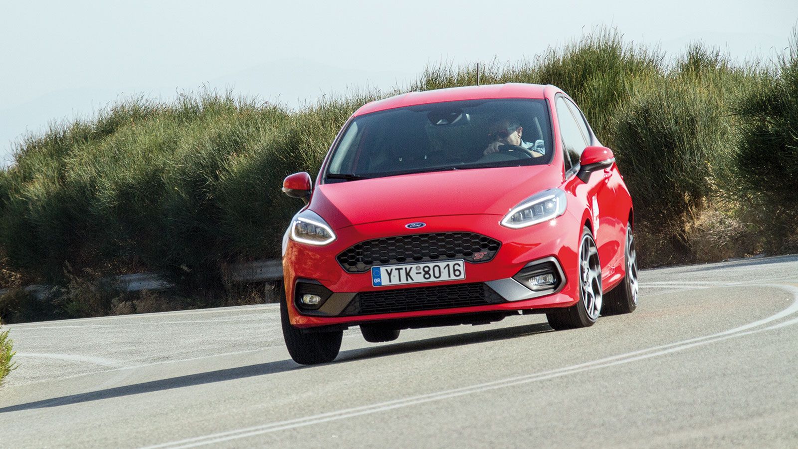 Με 200 άλογα από τον 3κύλινδρο, 1.500άρι Ecoboost, το «καυτό» Ford Fiesta ST κρατάει ψηλά τη σημεία των μικρών GTi με το 0-100 που σημειώνει να είναι 