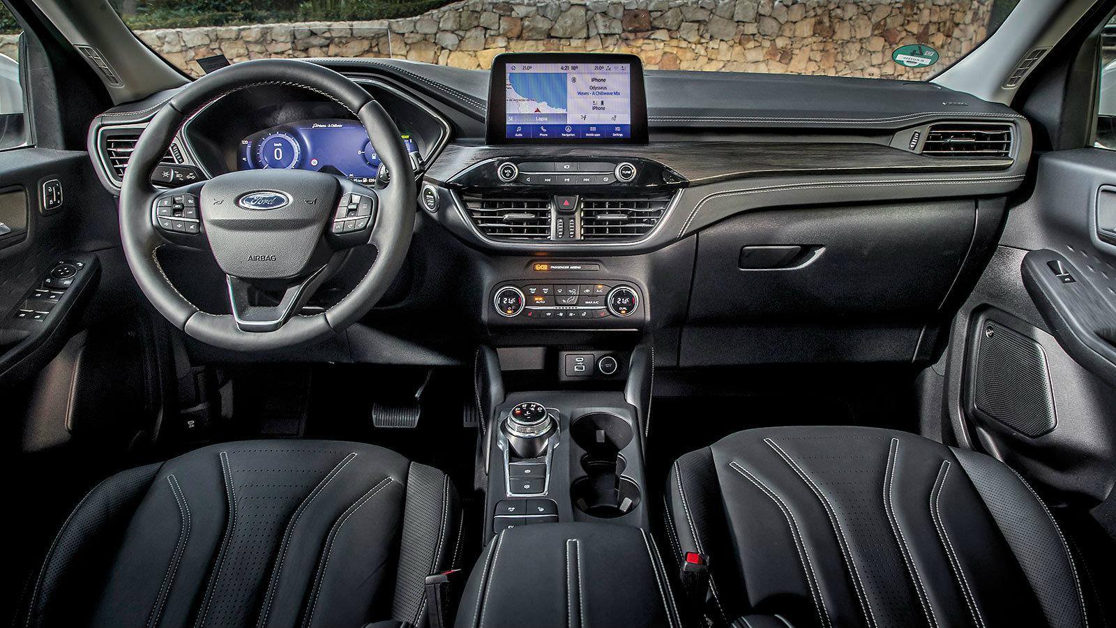 Κλασικό Ford νέας γενιάς: με λιγότερους διακόπτες, ξεκάθαρη δομή στα μενού και καλή ποιότητα. 