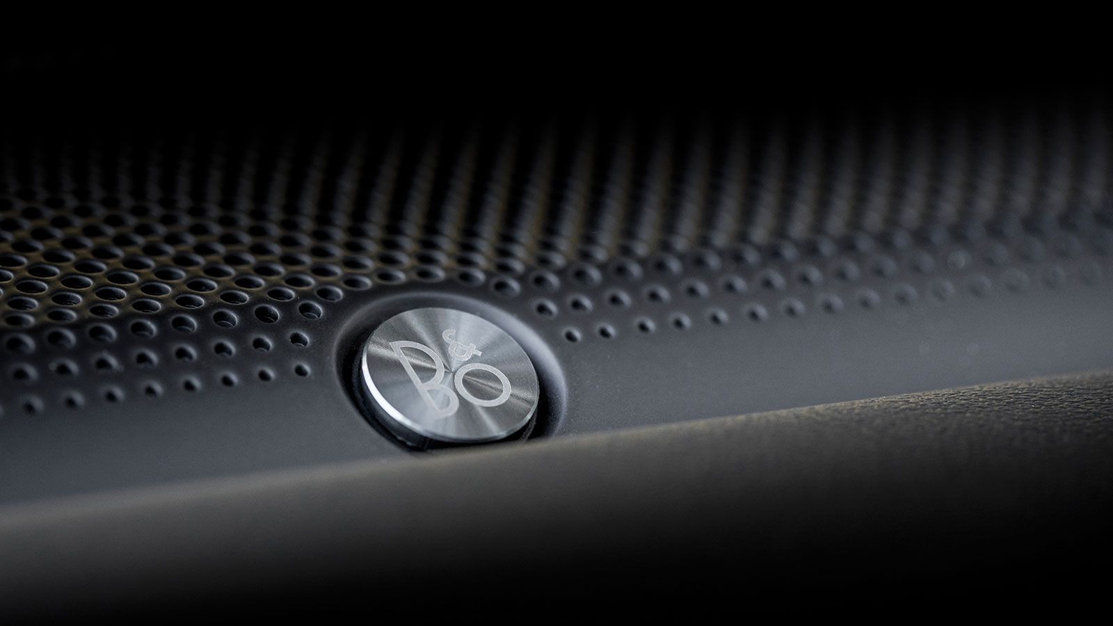 Το ηχοσύστημα Bang & Olufsen προσφέρει κορυφαίο ήχο.
