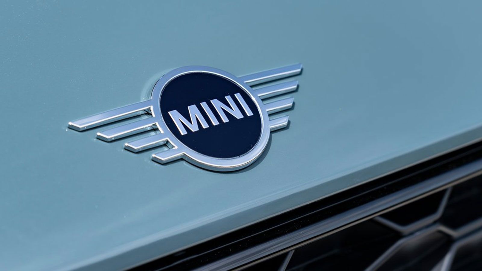 Peugeot 2008 Vs MINI Countryman 