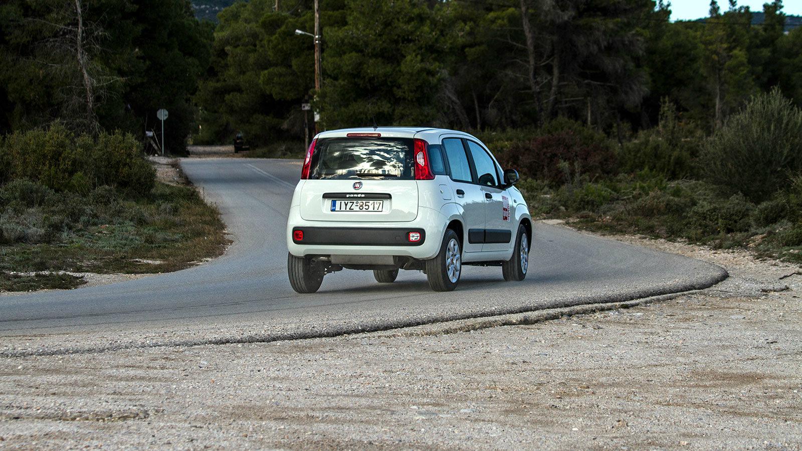 Το Fiat 
Panda ευχαριστεί με την μαλακή του ανάρτηση και την άνεση που αυτή προσφέρει, ενώ είναι πολύ ευχάριστο και εύκολο στην οδήγησή του. 
