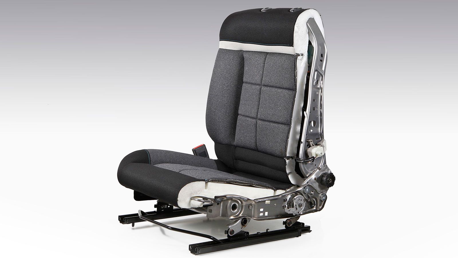 Τα καθίσματα Advanced Comfort περιέχουν ειδικό αφρό πάχους 15 χλστ. για καλύτερη εφαρμογή στο σώμα. 
