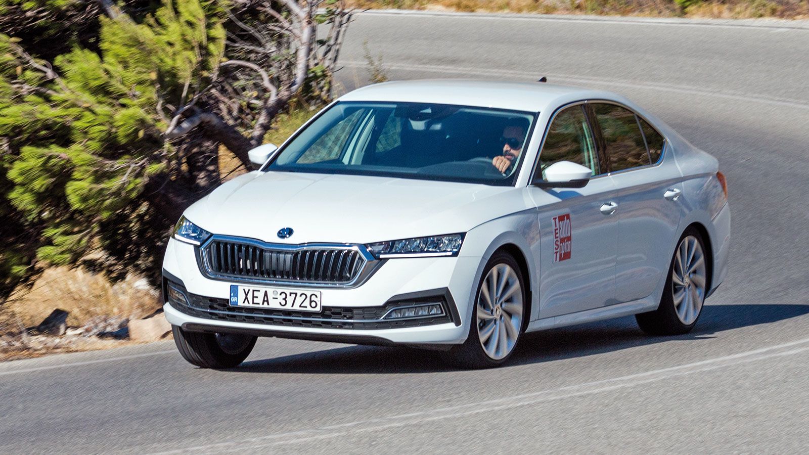 Το άκρως αεροδυναμικό αμάξωμα της νέας Octavia Gran Coupe συνδυάζει επιβλητικές διαστάσεις (4.689 χλστ. σε μήκος) με αιχμηρή σχεδίαση και κομψές γραμμ