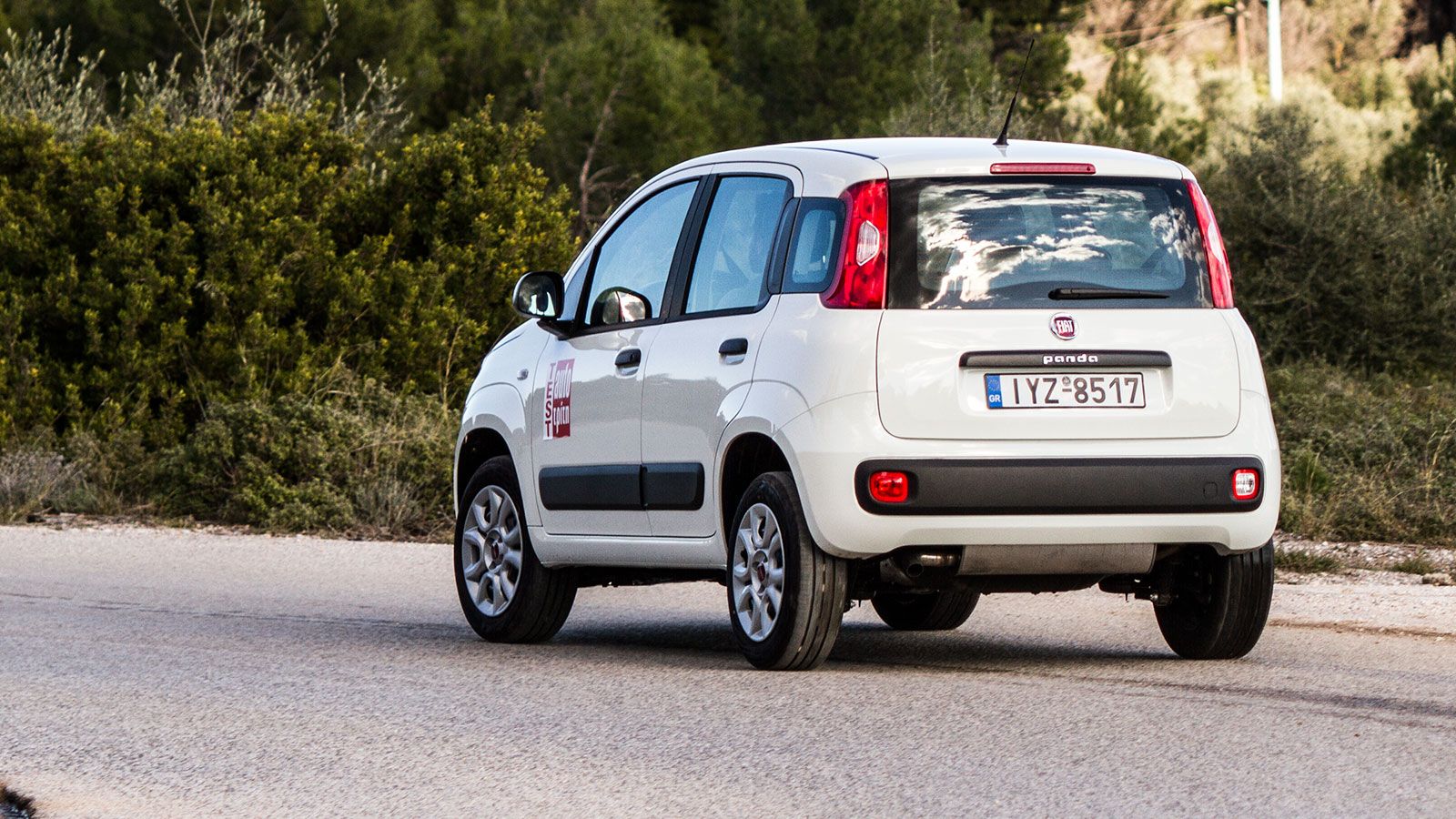 Το Fiat Panda αποδεικνύεται εξαιρετικά ευέλικτο, ενώ παράλληλα η ψηλή θέση οδήγησης και οι γυάλινες επιφάνειες εξασφαλίζουν καλή περιφερειακή ορατότητ