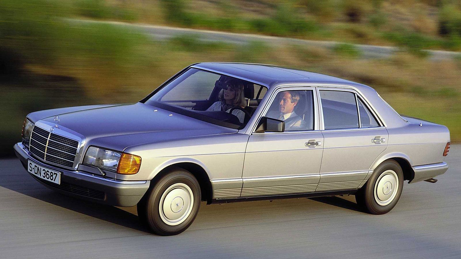 Η Mercedes S-Class W126 έμεινε στην παραγωγή για αρκετά χρόνια και κατάφερε να πετύχει τις περισσότερες πωλήσεις από κάθε άλλη γενιά , με τις 818.036 