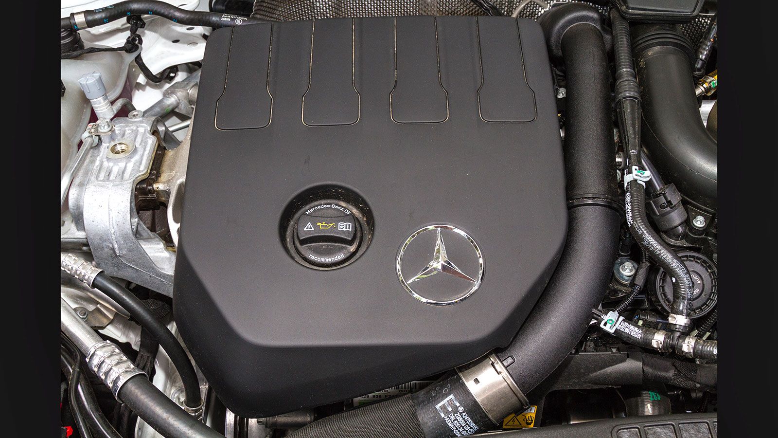 Ο 1,33 λτ. κινητήρας της Mercedes διακρίνεται για την high-tech τεχνολογία που ενσωματώνει και την πολιτισμένη του λειτουργία, ενώ προσφέρει καλές επι