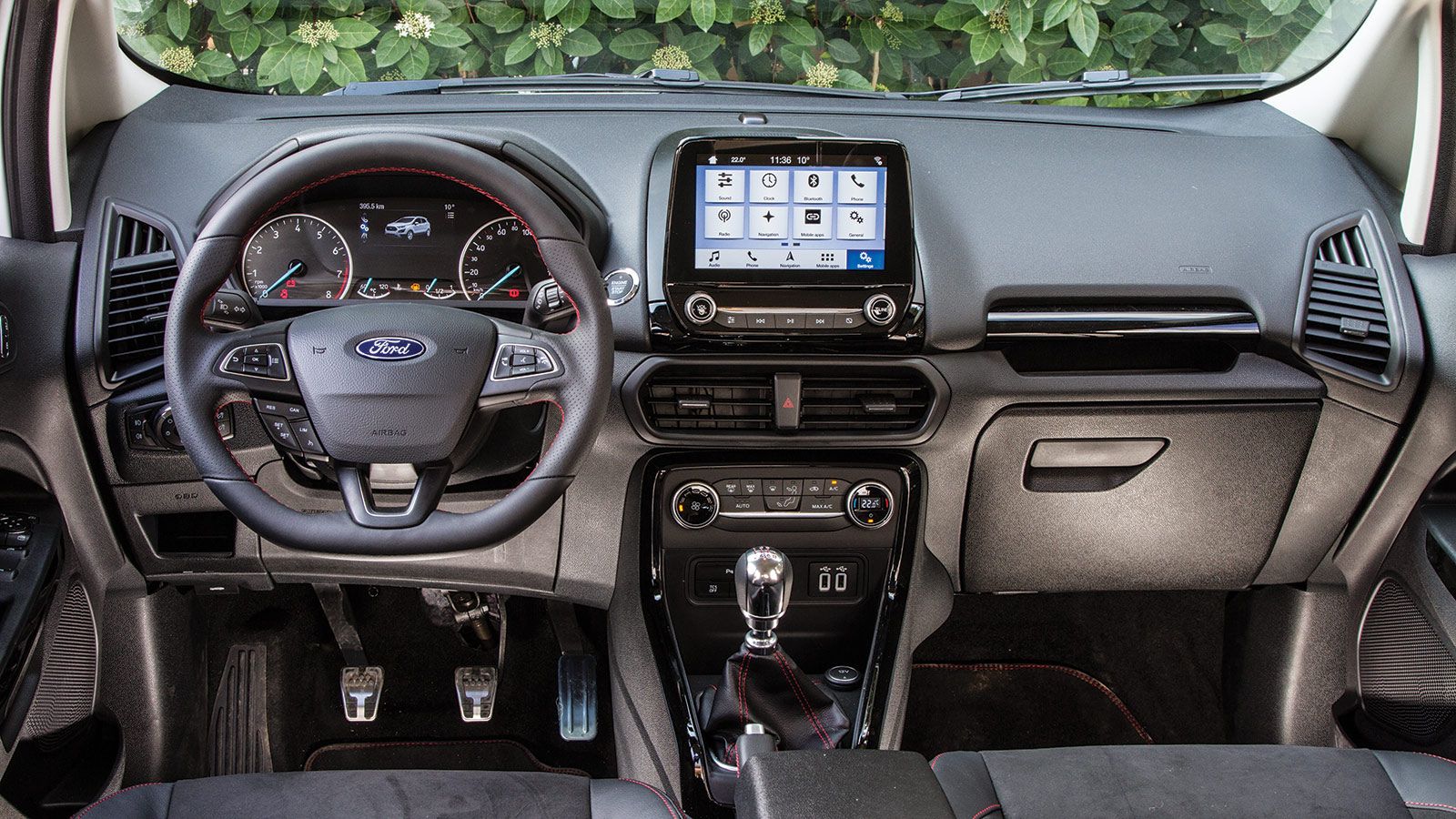 EcoSport
Πανομοιότυπο είναι το 
εσωτερικό των τριών μοντέλων, με τις διαφορές να εντοπίζονται στην σχεδίαση των κεντρικών αεραγωγών, καθώς και στο π