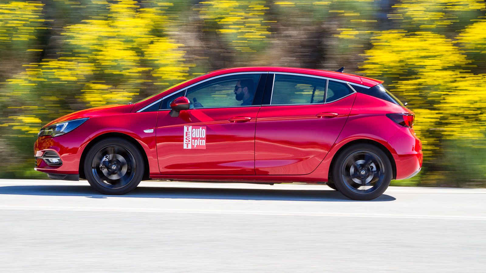 Η κίνηση με το αυτόματο diesel Οpel Astra είναι κυριολεκτικά αγχολυτική. Ο έξτρα σύνδεσμος Watt στην πίσω ανάρτηση προσφέρει μια παραπάνω δόση ακρίβει