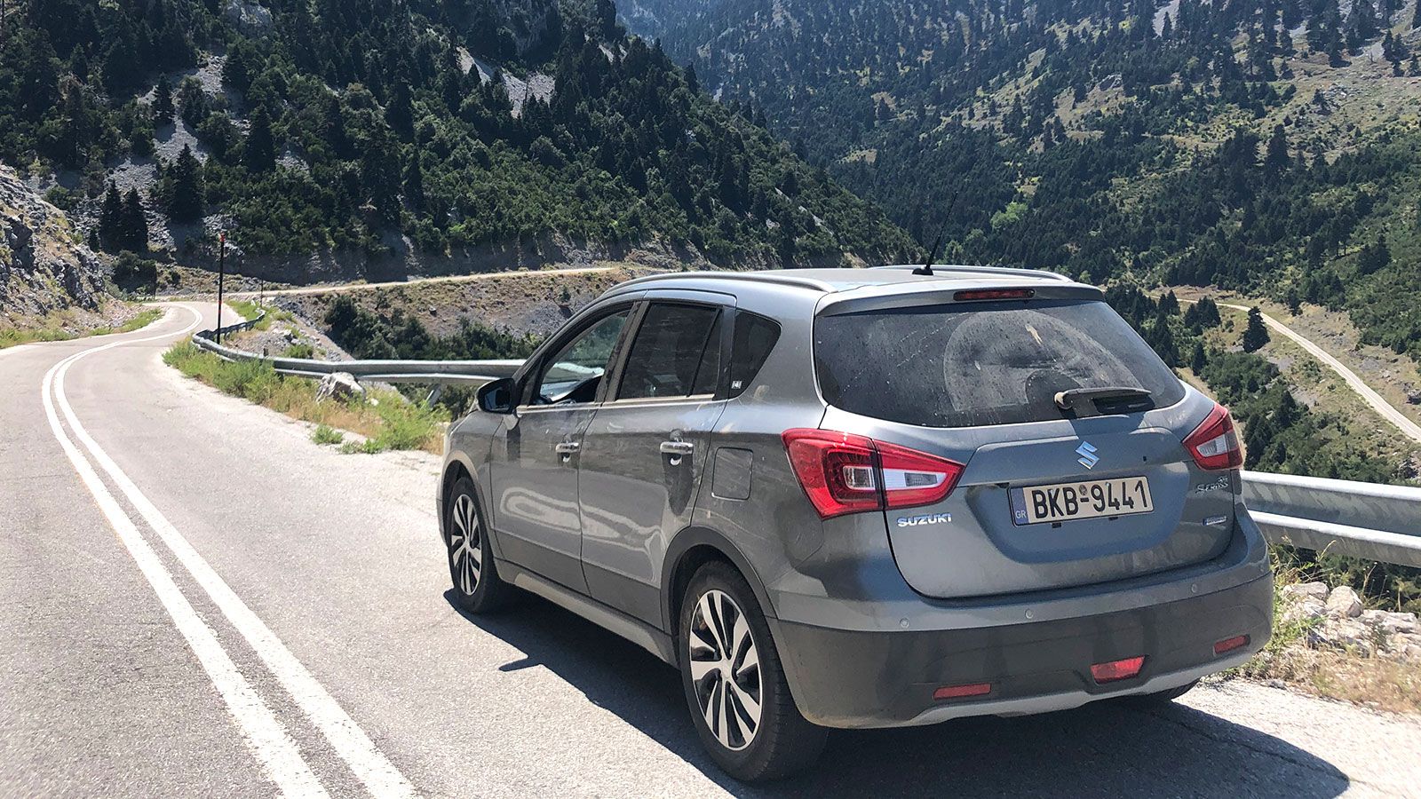 Το σημαντικότερο προσόν του S-Cross Hybrid, είναι το ήπια υβριδικό σύνολο που ικανοποιεί με την λειτουργία του, αλλά κυρίως με την κατανάλωση που δεν 