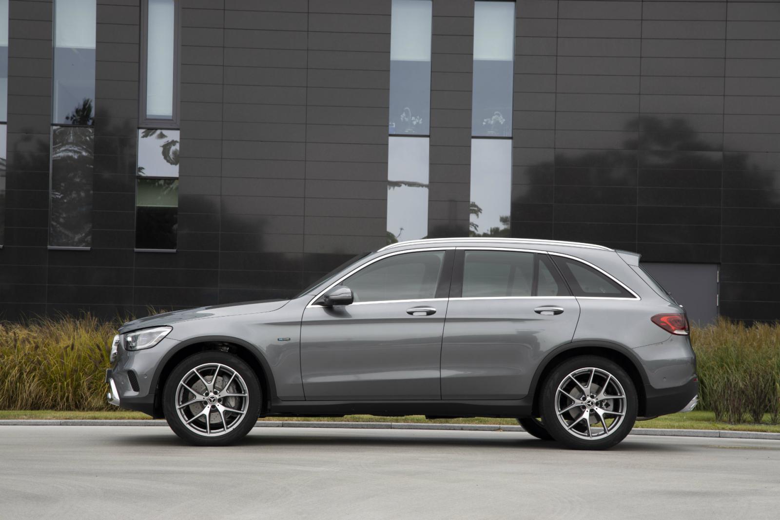 Η Mercedes GLC 300 de συνδυάζει ηλεκτρισμό και diesel (+τιμές)