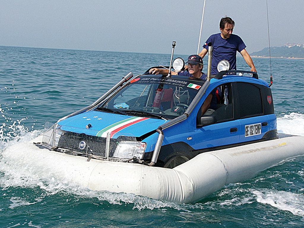 Panda Terramare 4 (2006). Ακόμα ένα αμφίβιο Panda, βασισμένο πάλι στο πλαίσιο της έκδοσης 4x4, αυτή τη φορά όμως εφοδιασμένο με μια λαστιχένια «ζώνη» 