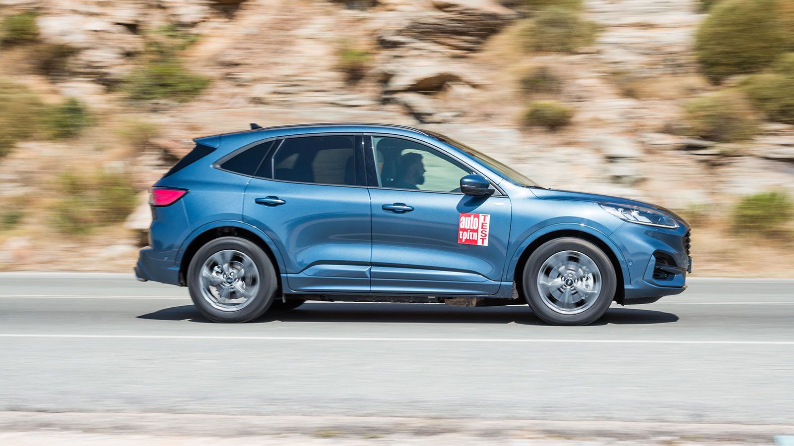 Ένα ακόμη αξιοζήλευτο στοιχείο του Ford 
Kuga PHEV είναι η υψηλή ποιότητα κύλισης και το χαμηλό επίπεδο θορύβου στην καμπίνα. Μάλιστα με ηλεκτρική κί