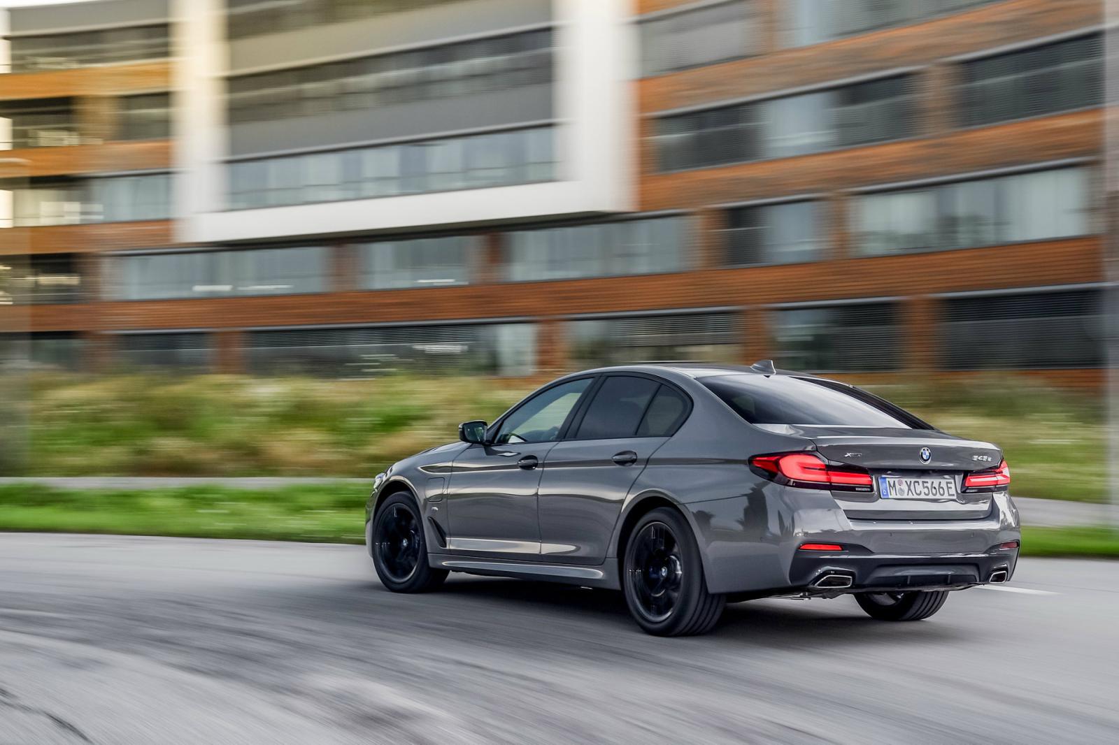 Nέα BMW 545e xDrive