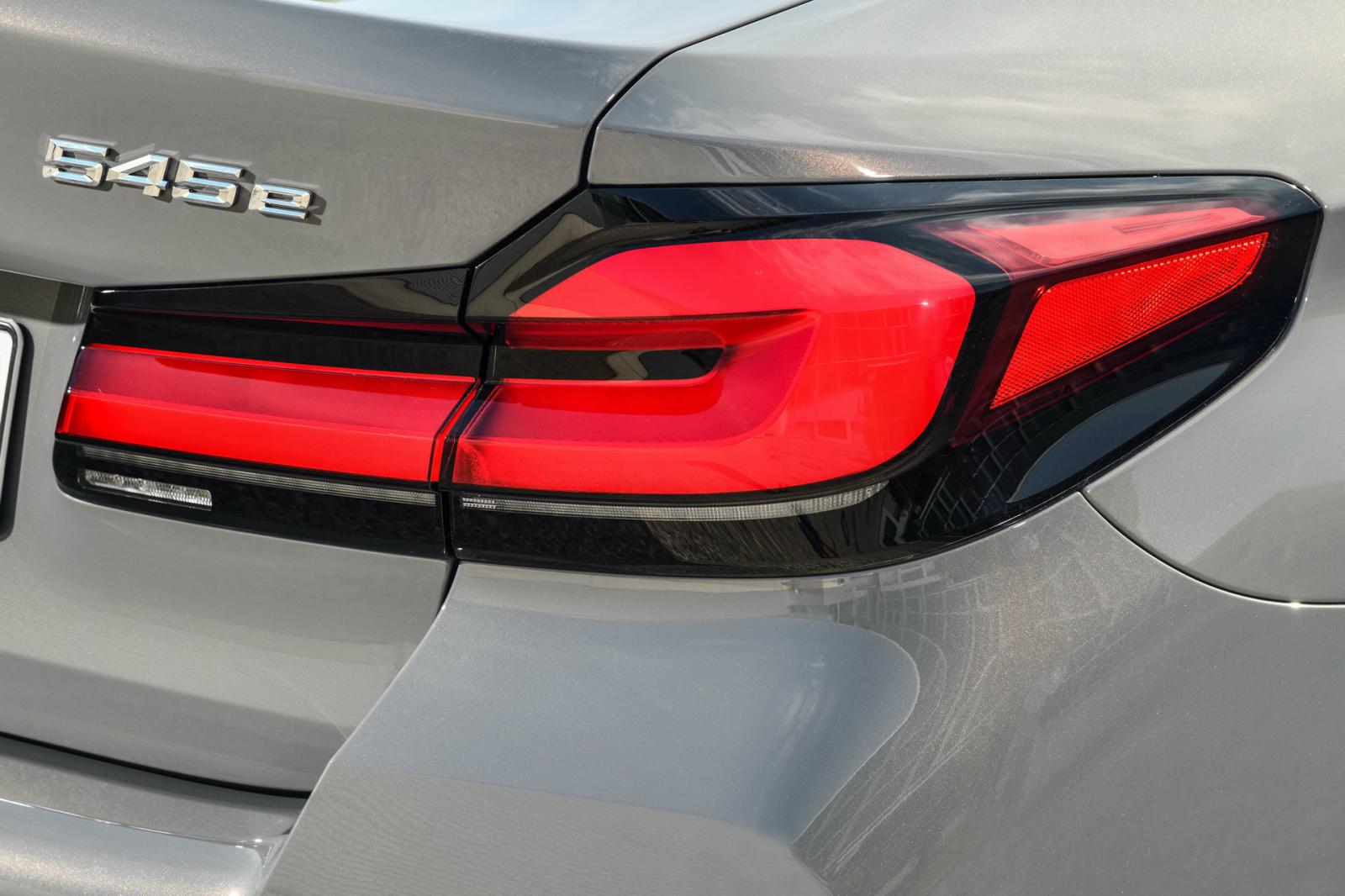 Nέα BMW 545e xDrive