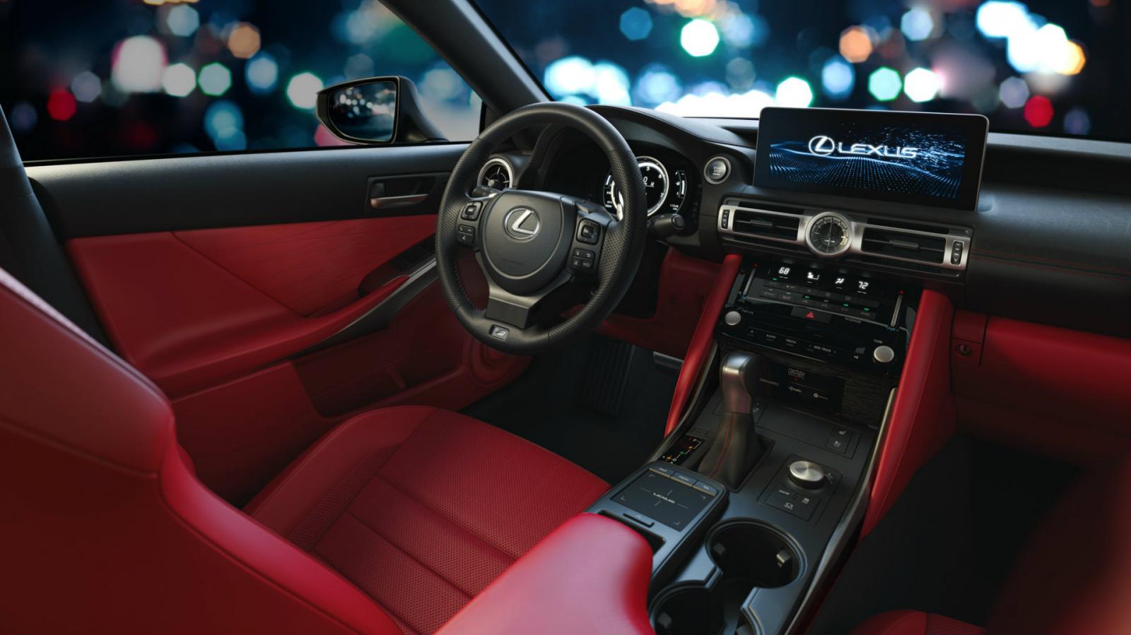 Πρεμιέρα για το ανανεωμένο Lexus IS