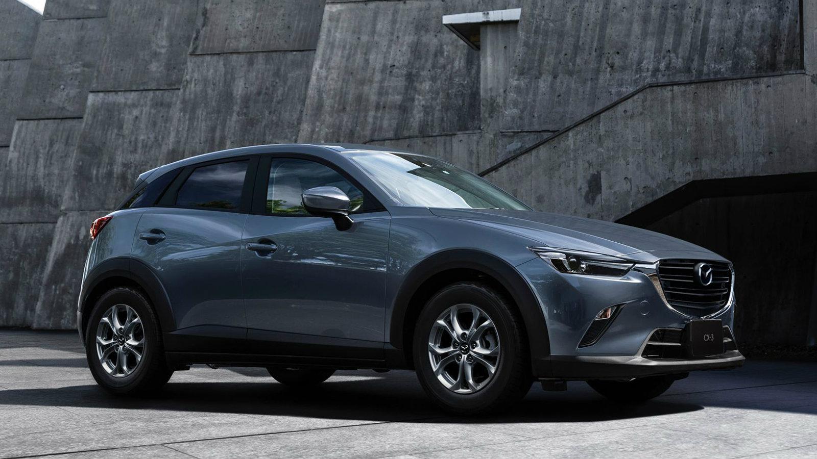 To CX-3 ιαπωνικών προδιαγραφών.