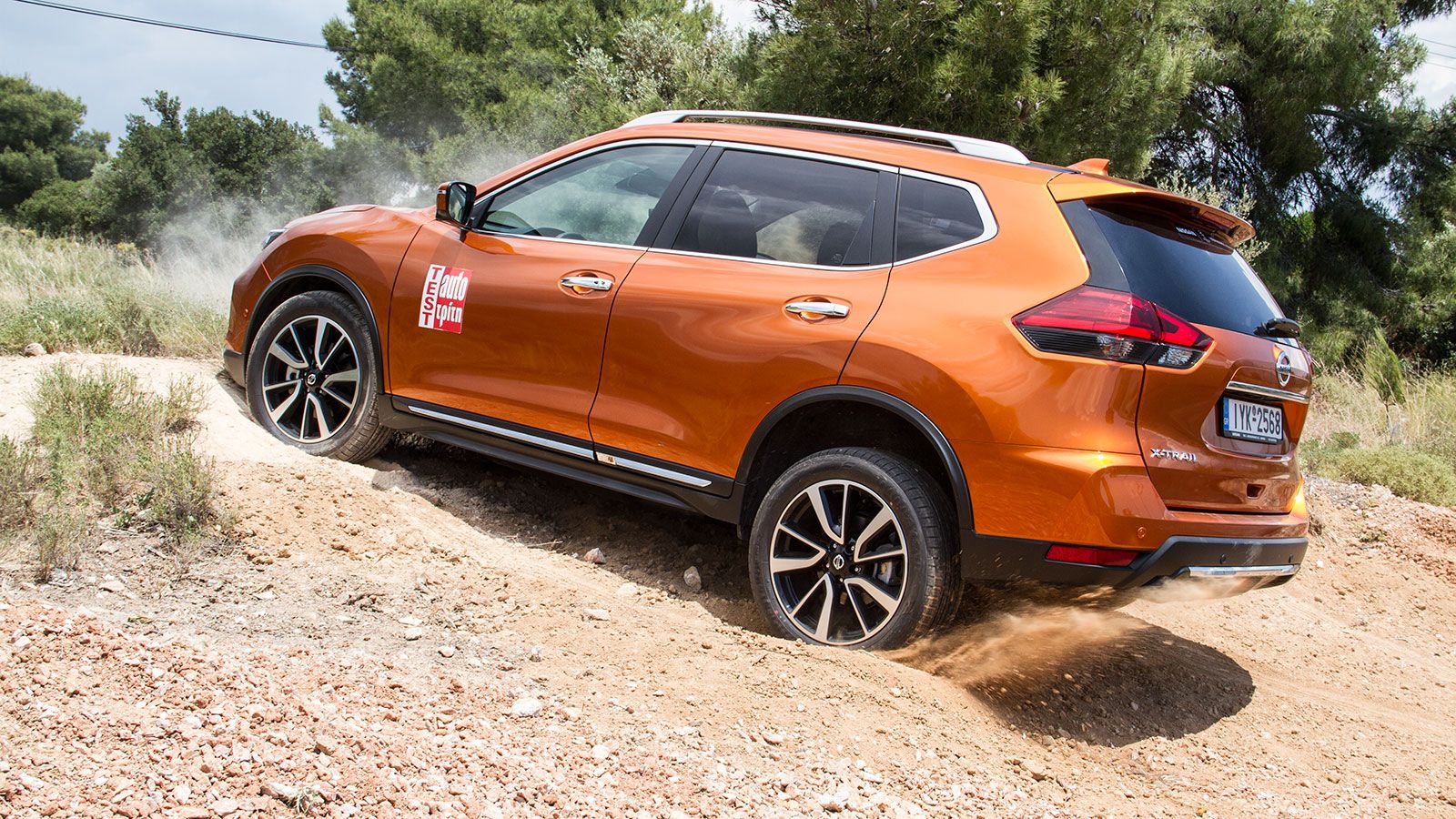 Το Nissan X- προσφέρει διευρυμένες δυνατότητες σε εκτός δρόμου κίνηση, ενώ είναι και αυτό άνετο και ασφαλές στην άσφαλτο.	