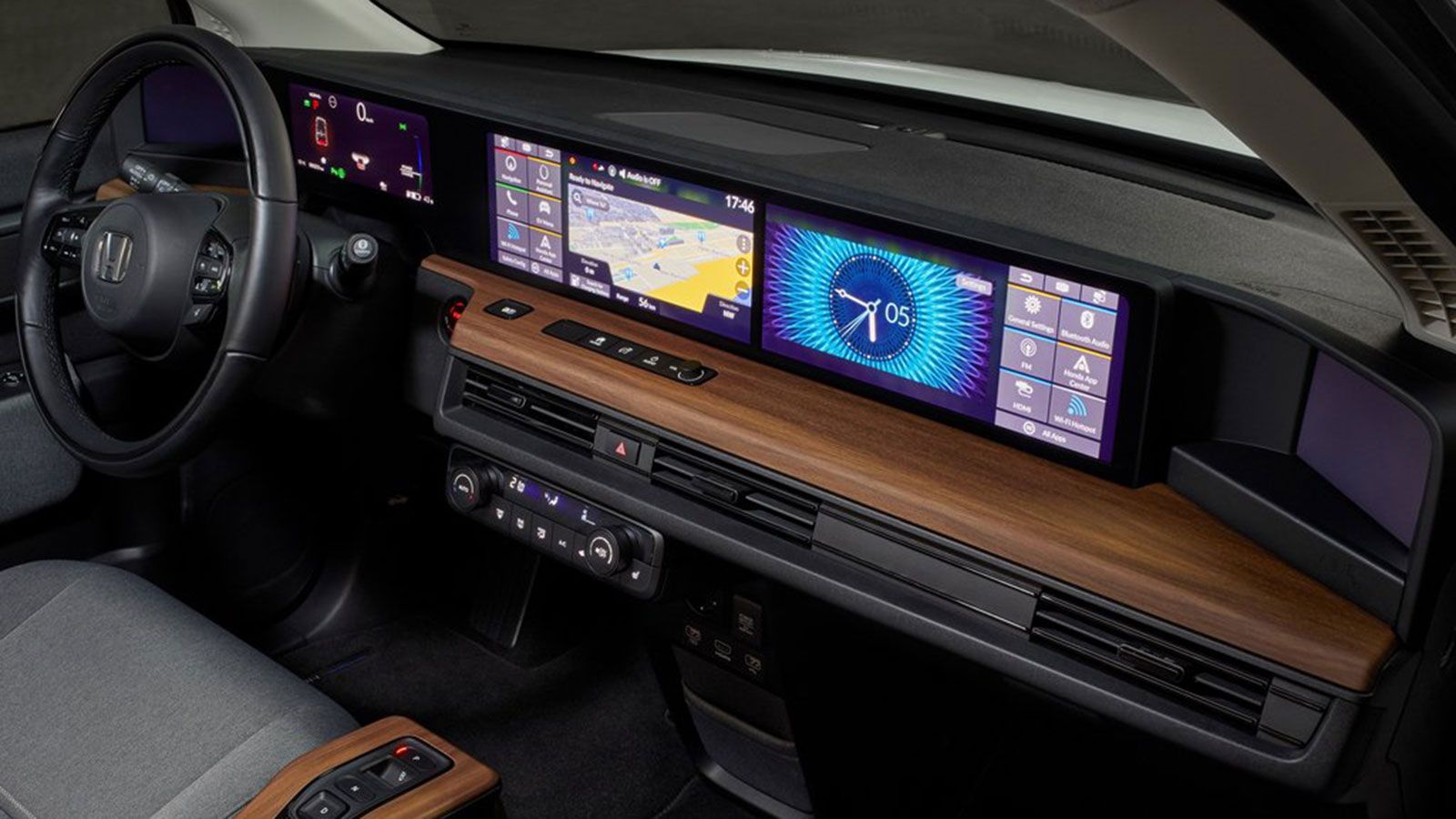 Minimal σε σχεδίαση, maxi σε τεχνολογία, συνδεσιμότητα και ποιότητα το «ζεστό» εσωτερικό του Honda e. Οι χώροι είναι ικανοποιητικοί για μίνι, αλλά ο χ