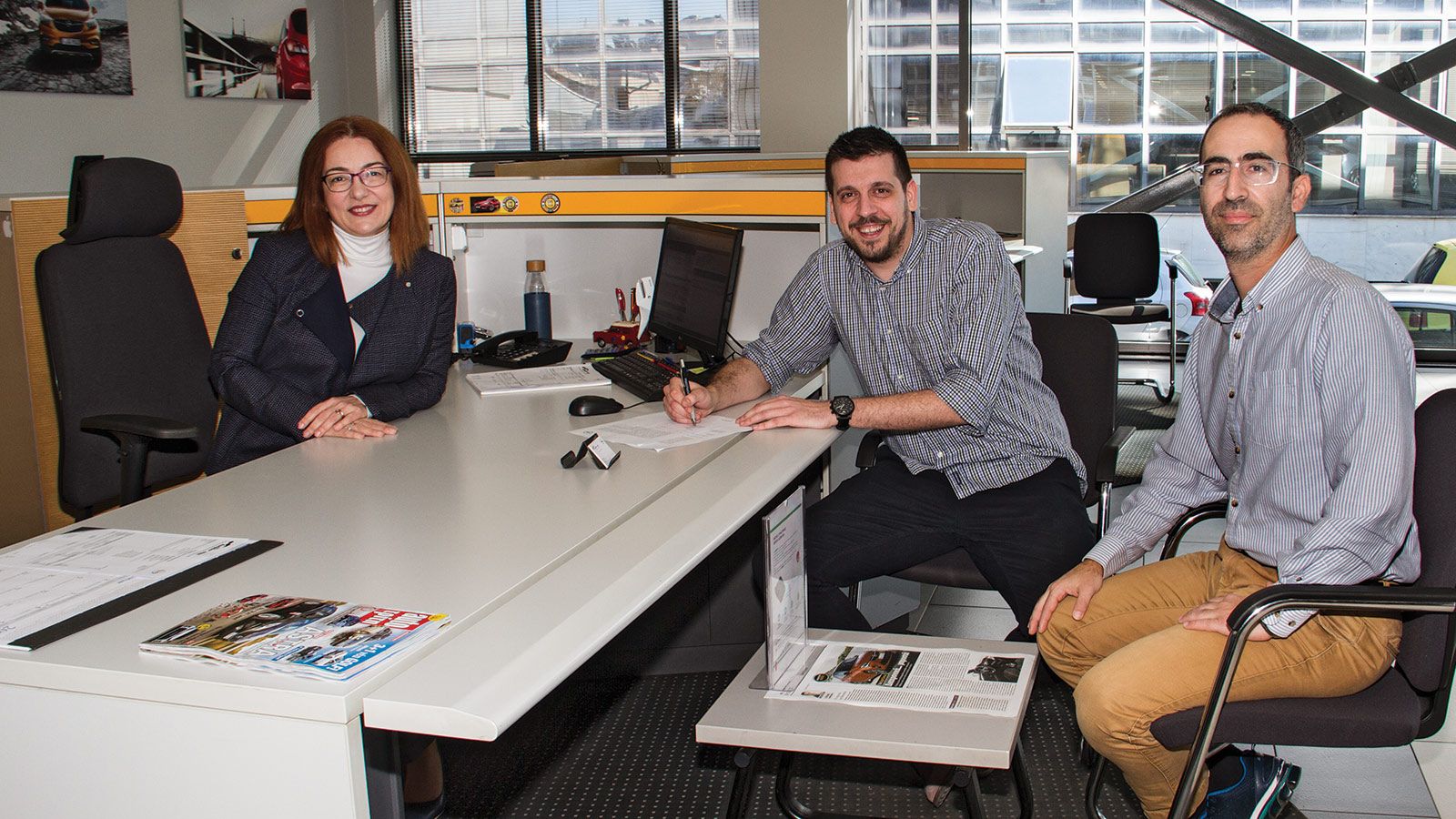 Η κυρία Μαρία 
Καλλέργη, Υπεύθυνη Επικοινωνίας Opel Ελλάς, αφού πρώτα 
υπογράφτηκαν τα 
απαραίτητα έγγραφα, 
ανέλαβε να δώσει τα κλειδιά του νέου 