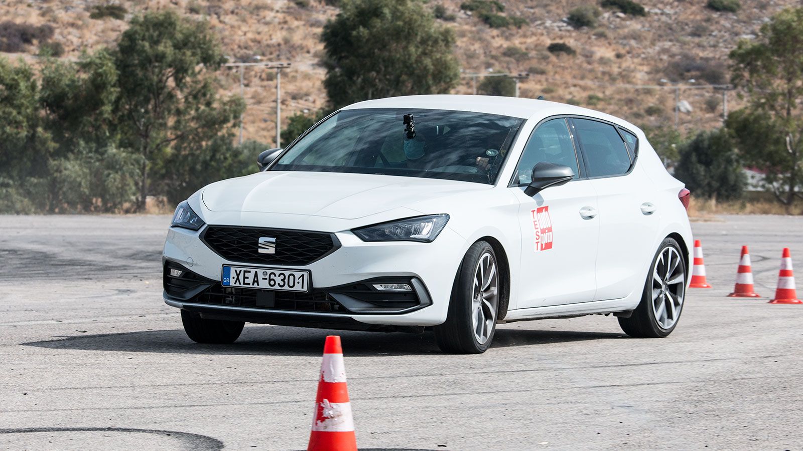 Είναι εμφανής η υπερστροφική διάθεση του πλαισίου στο όριο.