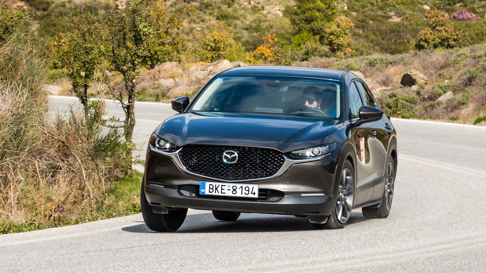 Η Mazda σχεδιάζει όμορφα αυτοκίνητα και το CX-30 δεν αποτελεί εξαίρεση. Όσο το κοιτάς, τόσο σου αρέσει το νέο crossover της ιαπωνικής φίρμας, που αποθ