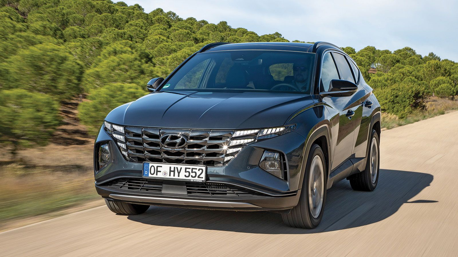 
Το νέο Hyundai Tucson έρχεται με επαναστατικό σχεδιασμό, παραμετρικά κρυφά φώτα, αλλά και μία πλήρη γκάμα από υβριδικές επιλογές συστημάτων κίνησης.