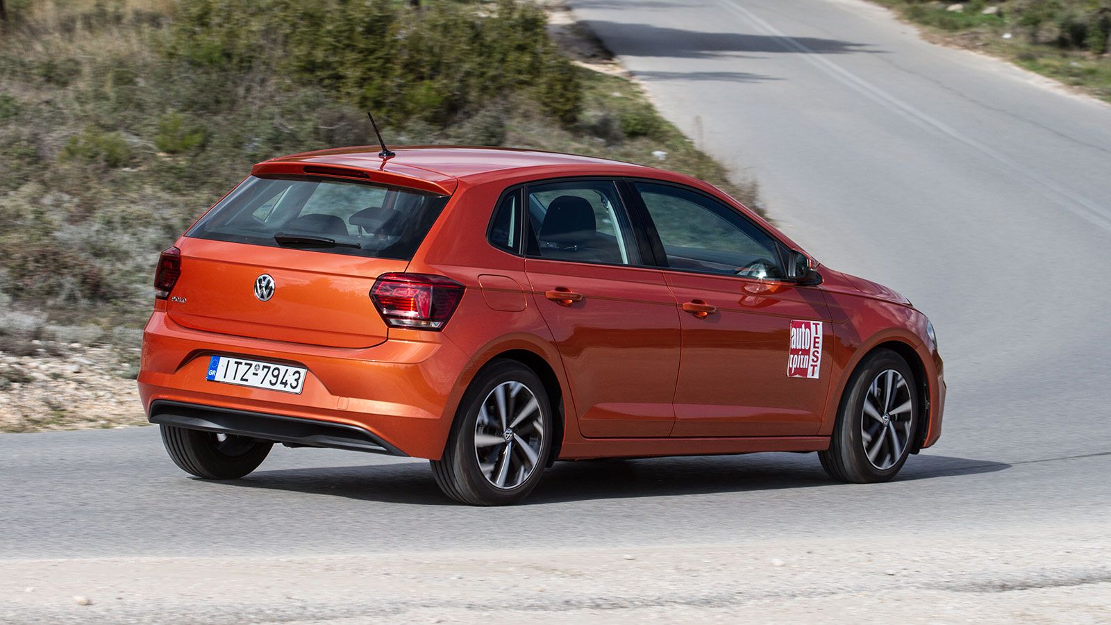 Είτε κυλάει στην εθνική, είτε στρίβει, το VW Polo με τα 115 άλογα έχει «πάτημα» και απορροφητικότητα ανάρτησης, που θυμίζουν μεγαλύτερο αυτοκίνητο.
