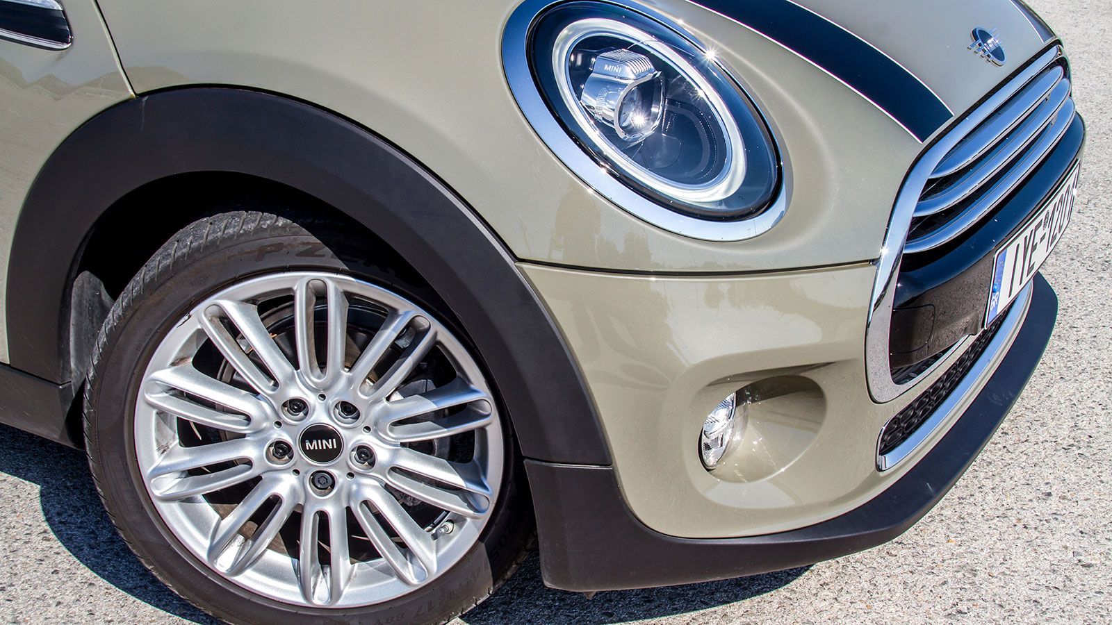 MINI Cooper Vs Peugeot 208