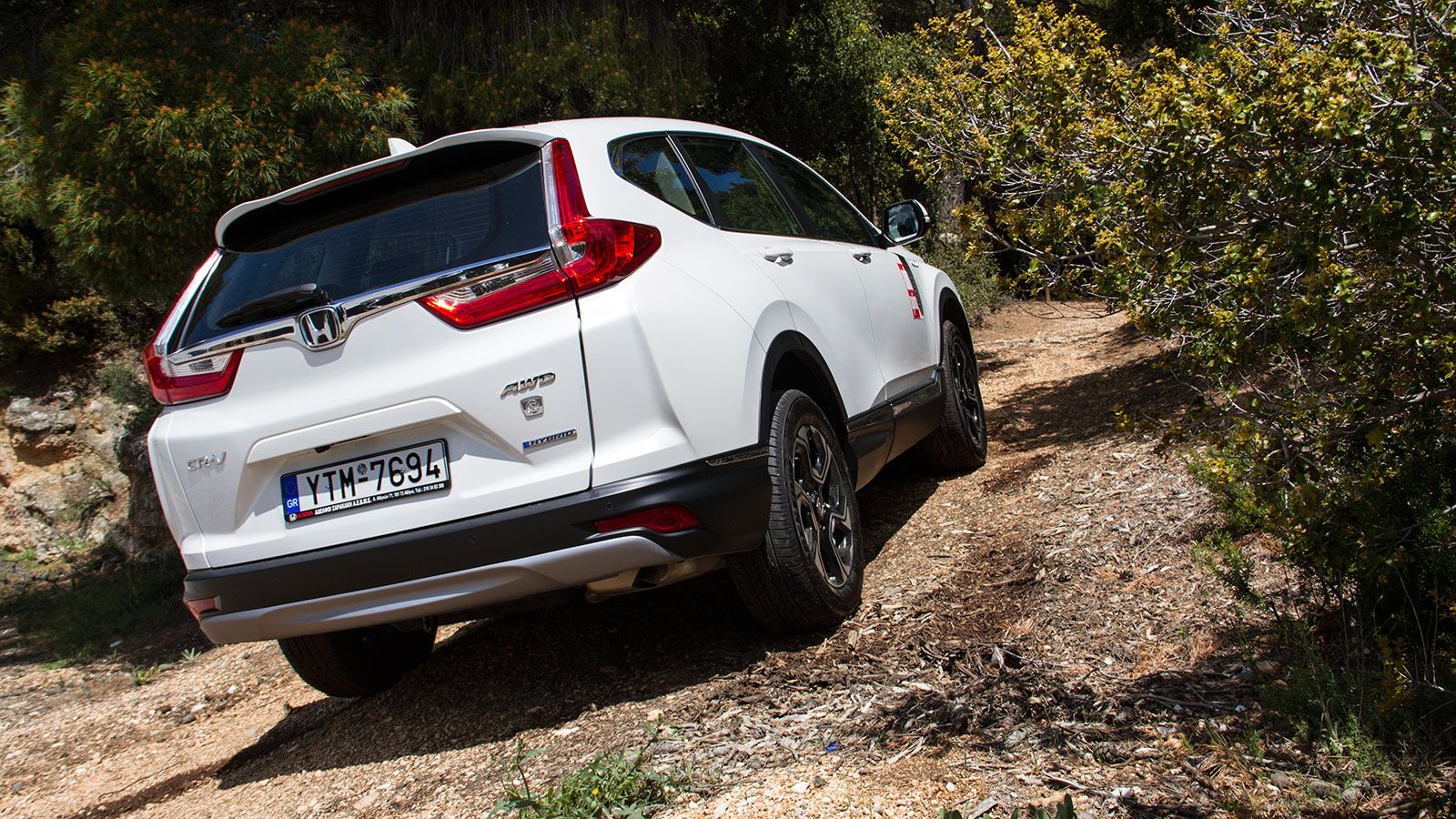 Το CR-V βασίζεται σε μια εξαιρετικά άκαμπτη και χαμηλής αδράνειας πλατφόρμα. Για να επιτευχτεί αυτό χρησιμοποιήθηκαν ελαφριά και ανθεκτικά υλικά αλλά 