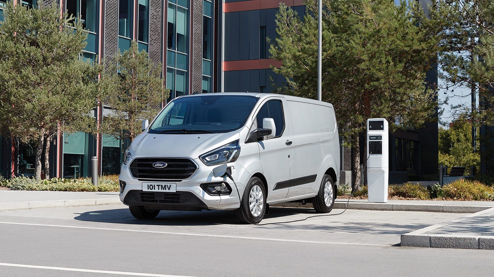 Η plug-in υβριδική έκδοση του Transit Custom και του Ford Tourneo Custom χρησιμοποιεί τον 1.000άρη EcoBoost βενζινοκινητήρα για την επαναφόρτιση της 1