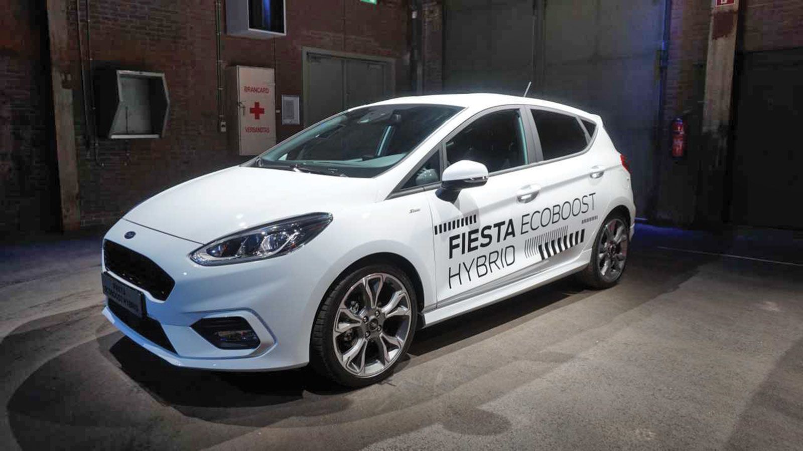 Η συνολική ισχύς των ήπια υβριδικών Fiesta και Focus φτάνει τους 155 ίππους με 240 Nm και η κατανάλωση ανακοινώνεται στα 4,9 και 4,7 λτ./100 χλμ. αντί