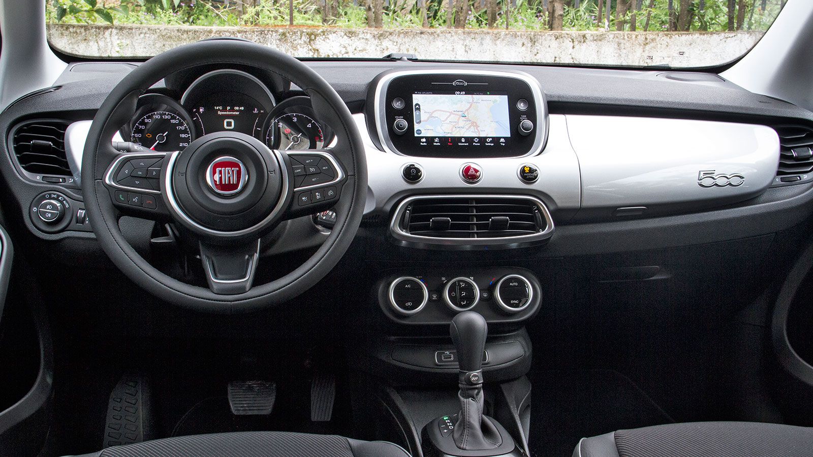 Μοντέρνο και ποιοτικό σε υλικά και συναρμογή είναι το εσωτερικό του Fiat 500X.