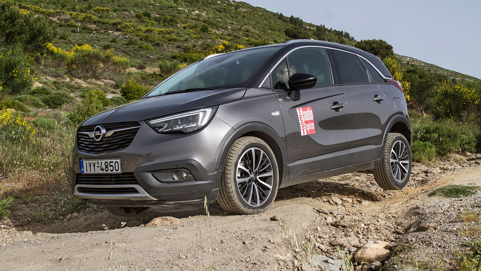 Παρά της μικρής απόστασης από το έδαφος (169 χλστ.), και τις μικρές γωνίες αναρρίχησης, το Crossland X πέρασε χωρίς να ακουμπήσει όλες τις βραχώδης επ