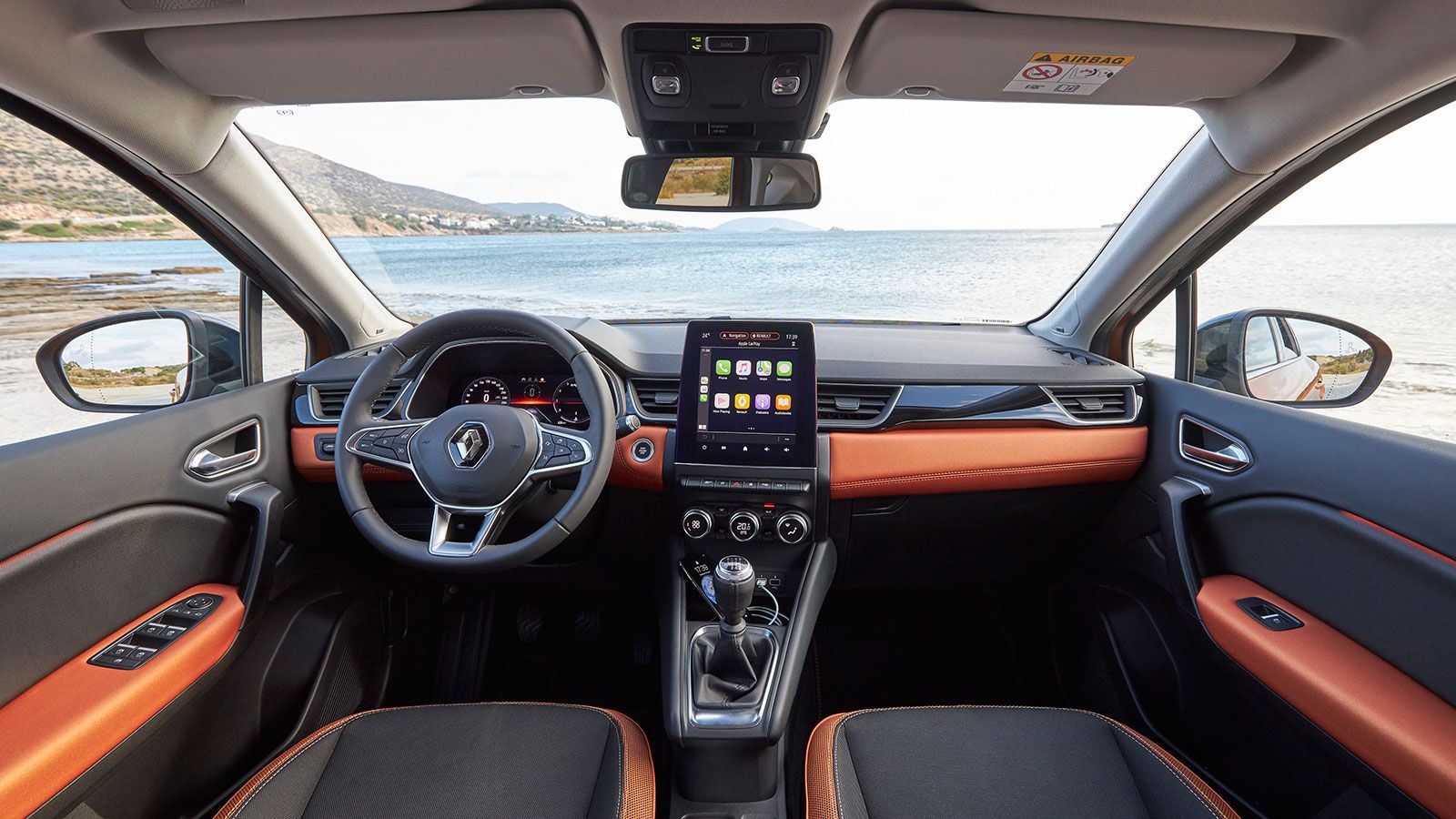 Το ποιοτικό και πρακτικό εσωτερικό του Renault Captur αποδείχτηκε στιβαρό και ήσυχο. Το σημαντικότερο είναι πως δεν «αντανακλά» την ταλαιπωρία που δέχ