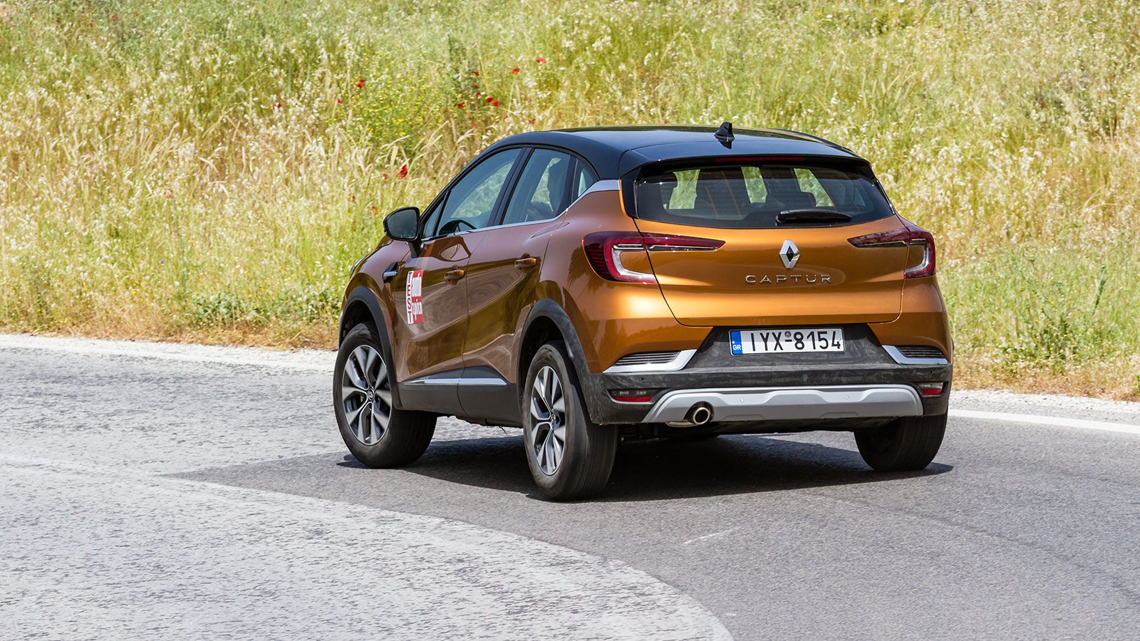 Αν και στερείται μιας σπορτίφ προοπτικής, το 
Captur είναι άκρως αποτελεσματικό ακόμα και σε σβέλτο ρυθμό, τον οποίο επικουρεί ο χαρισματικά «ζωντανό