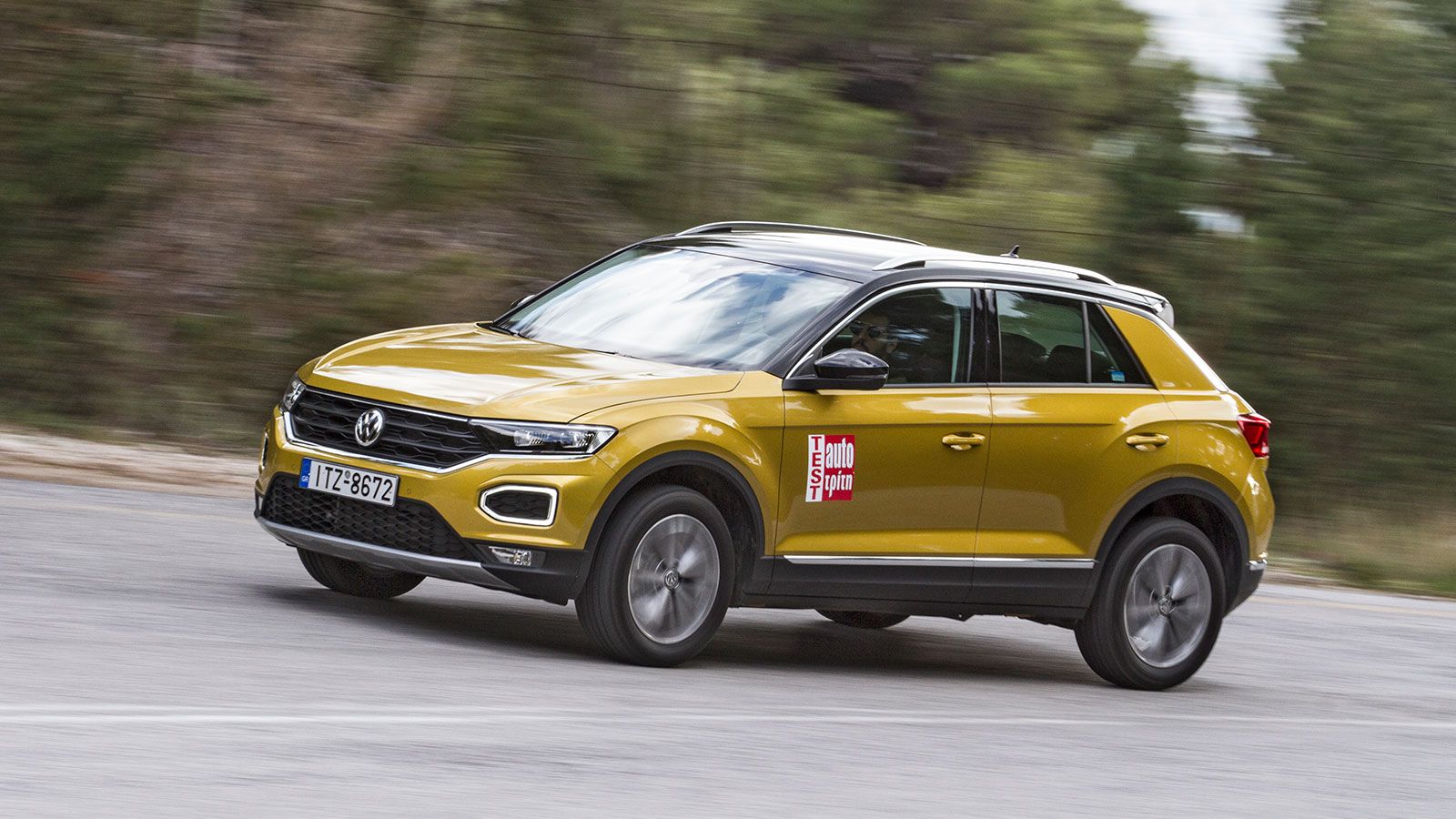 Σφικτή ανάρτηση, ουδέτερη και ασφαλή συμπεριφορά υπό πίεση, αποτελεσματικά φρένα και καλή ποιότητα κύλισης είναι τα χαρακτηριστικά του T-Roc στο δρόμο