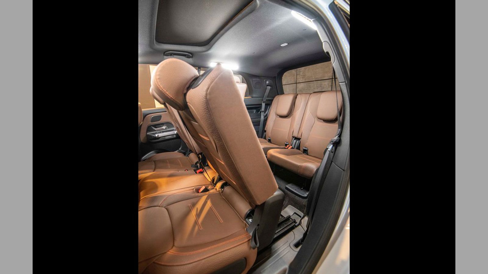 Η GLB είναι πρώτο compact μοντέλο της Mercedes-Benz, το οποίο προσφέρει 7θέσια διάταξη καμπίνας. 