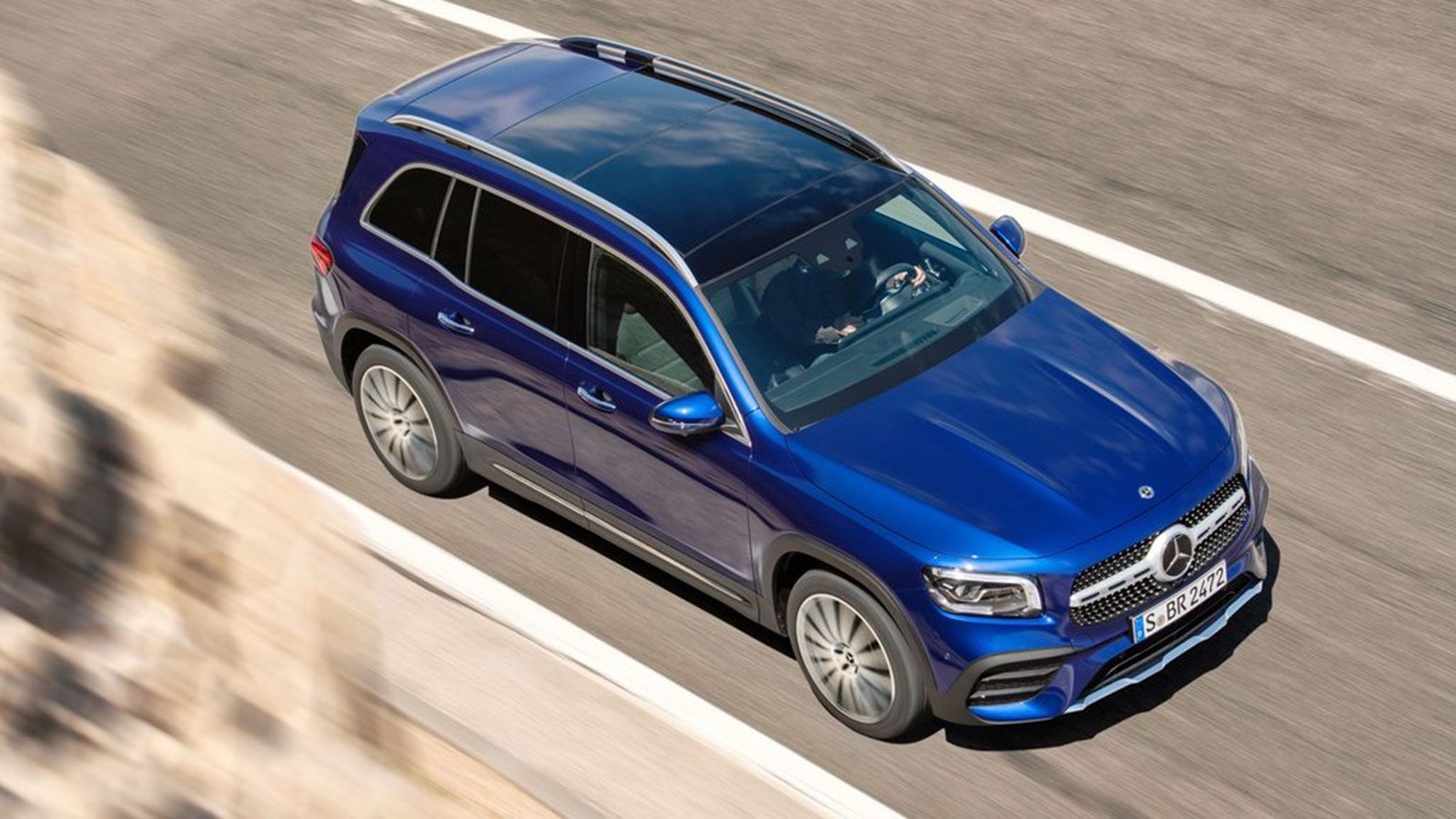 O βασικός κινητήρας της Mercedes GLΒ χρησιμοποιεί σύστημα απενεργοποίησης των 2 εκ των 4 κυλίνδρων του για οικονομία καυσίμου σε συνθήκες κίνησης που 
