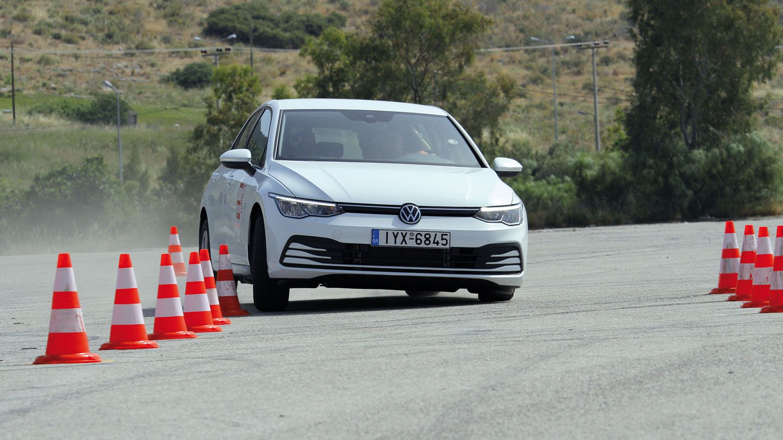 Βελτιωμένη απόκριση και αίσθηση στο τιμόνι έχει το νέο Golf. Η ανάρτηση επίσης είναι ακόμα καλύτερη.