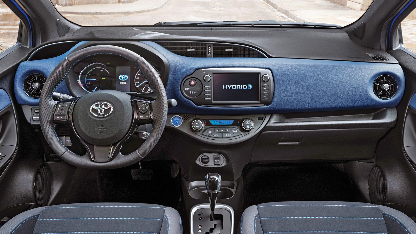 Το Yaris παρουσιάζει το πιο πρακτικό και εργονομικά προσεγμένο εσωτερικό, ικανοποιώντας παράλληλα στον τομέα της ποιότητας και συναρμολόγησης.
