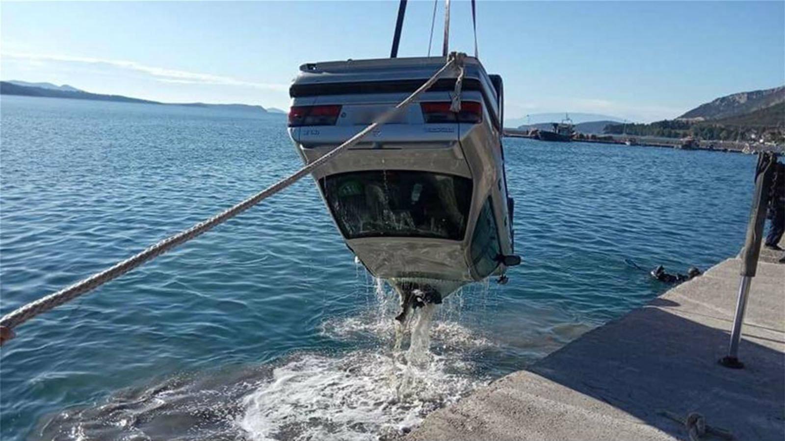 Ι.Χ βούτηξε στο λιμάνι του Αστακού