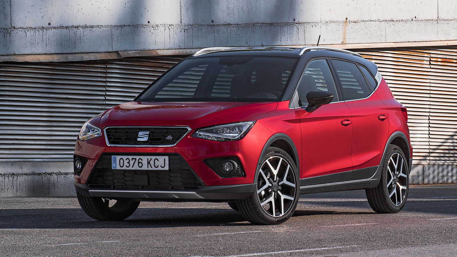 Το SEAT Arona είναι διαθέσιμο με 1.000άρη TSI κινητήρα 95 και 115 ίππων (ο ισχυρότερος και με DSG κιβώτιο), με τον 1,5 TSI των 150 ίππων (αποκλειστικά