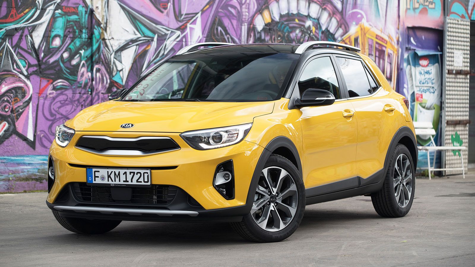 To Kia Stonic εφοδιάζεται με 1.000άρη turbo κινητήρα των 100 και 120 ίππων (και με αυτόματο κιβώτιο διπλού συμπλέκτη DCT) καθώς και με τον 1,6 λτ. die