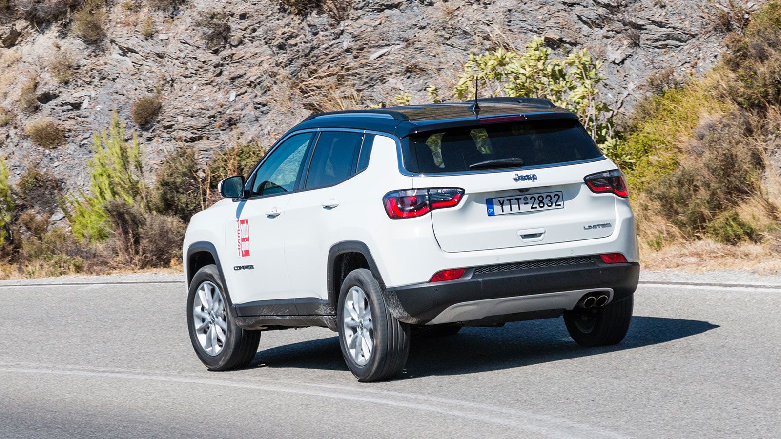 Το Jeep Compass διακρίνεται για την ποιότητα κύλισης και την άνεσή του, διαμορφώνοντας και σε επίπεδο οδικής συμπεριφορά ένα πολιτισμένο προφίλ.
