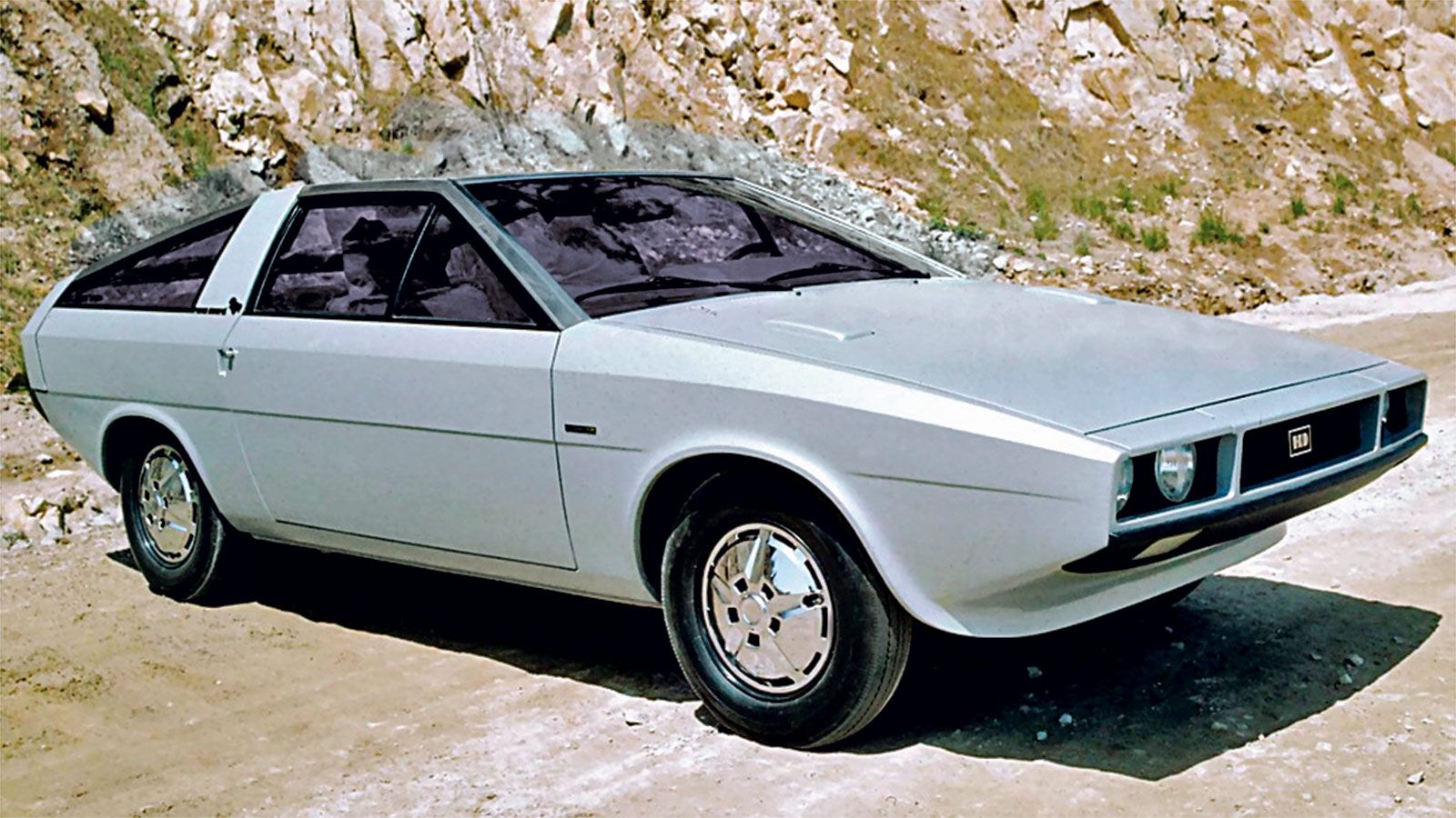 1974 - Pony Coupe Concept 
Mε μακρείς πρόβολους, μακρύ και χαμηλό καπό και μόνο δύο πόρτες: ακόμα κι έτσι είναι ξεκάθαρο ότι πρόκειται για το πρότυπο