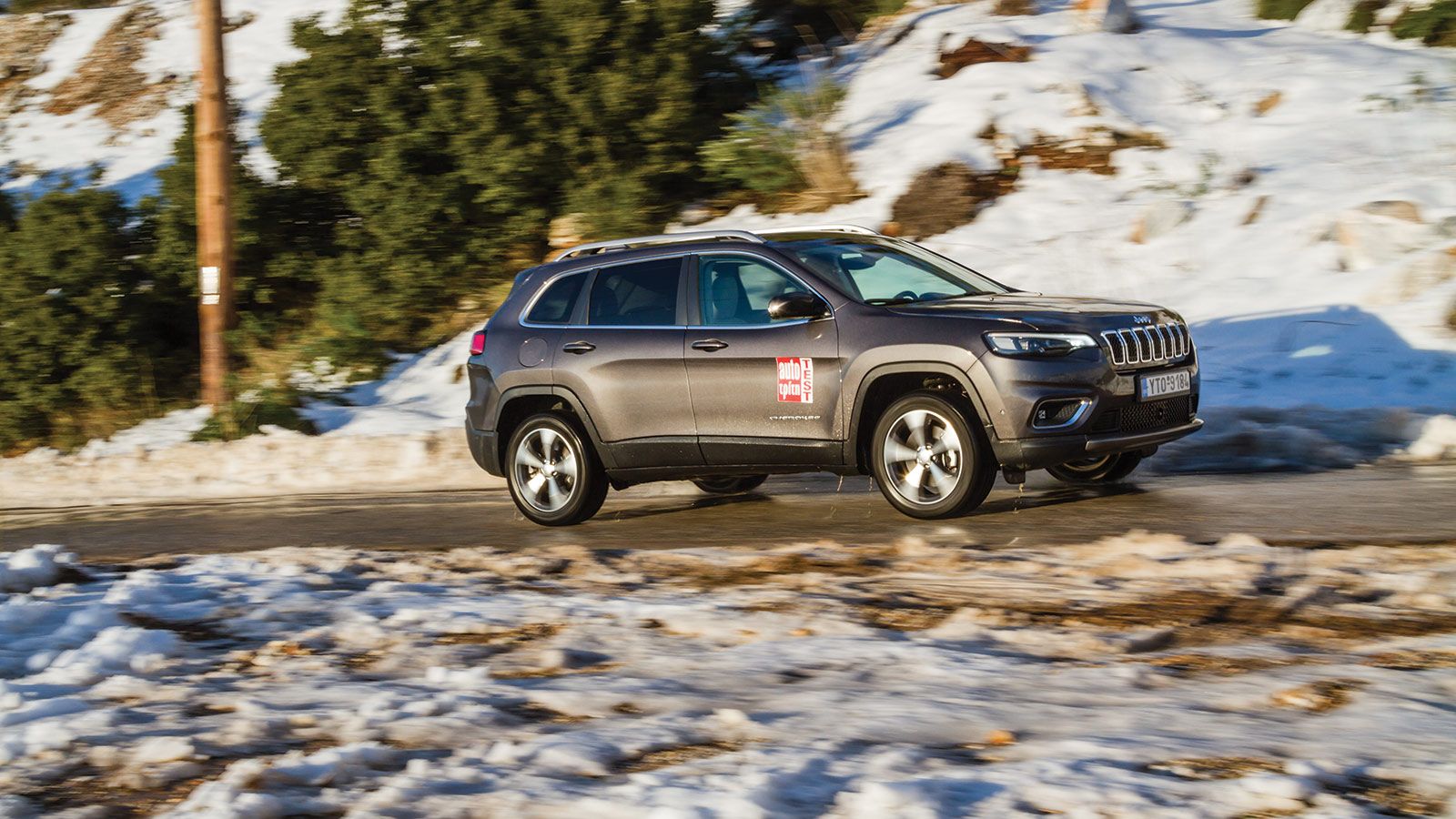 Η τετρακίνηση Jeep Active με 4 προγράμματα οδήγησης (Auto, Sport, Snow, Sand/Mud) κάνει δουλειά.