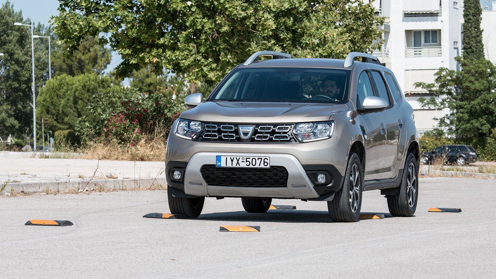 Κορυφαίο σε άνεση ανάρτησης αποδείχθηκε το Dacia Duster. Η μαλακή ρύθμιση, σε συνάρτηση με τις μεγάλες διαδρομές στην ανάρτηση ήταν το μυστικό της επι