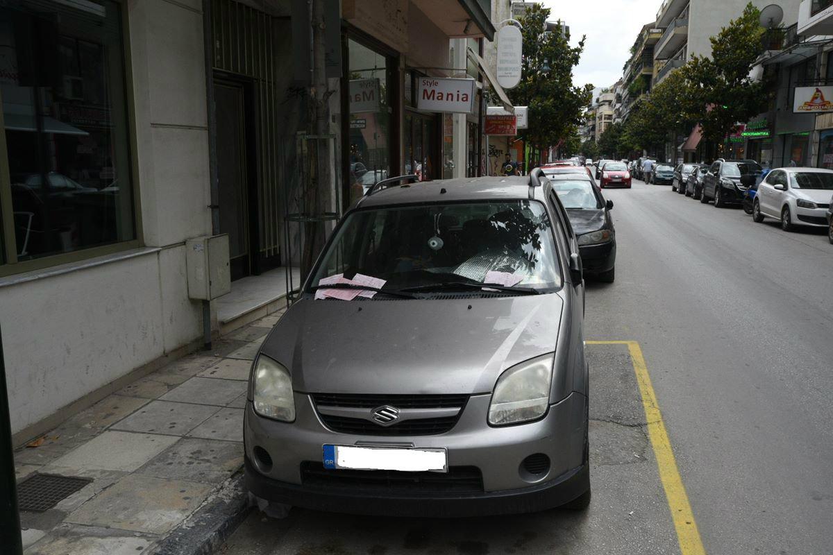 Aυτοκίνητο στην Λάρισα κάνει συλλογή από κλήσεις